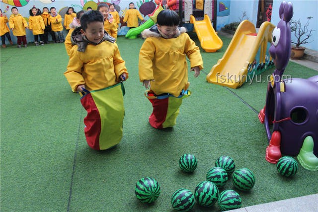 爬山惊喜！朋友突然掏出西瓜的奇妙之旅🍉🏔️