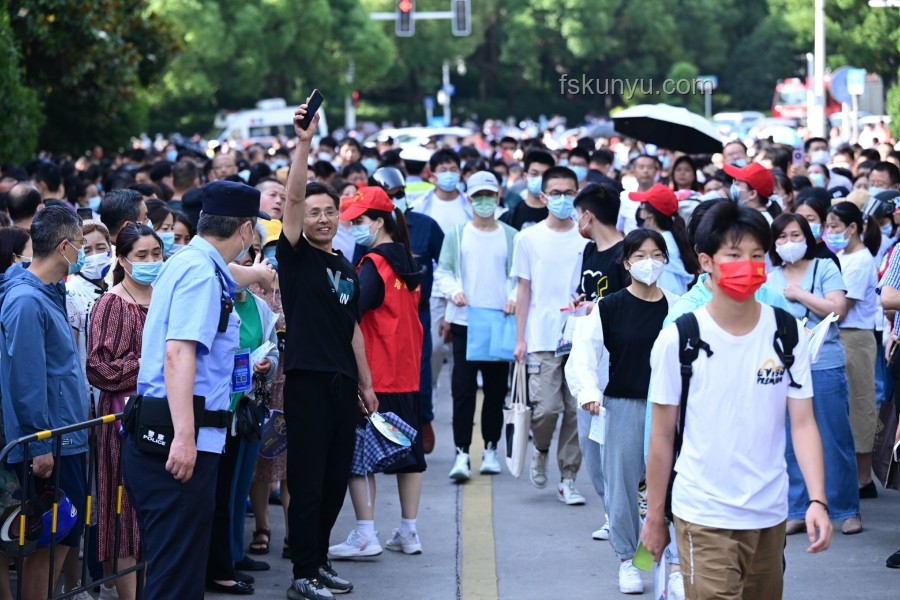 被录取仍赴考，未来高考生态新趋势？