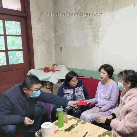 教育关怀缺失之痛：与孩子“站在一起”对抗抑郁症的重要性