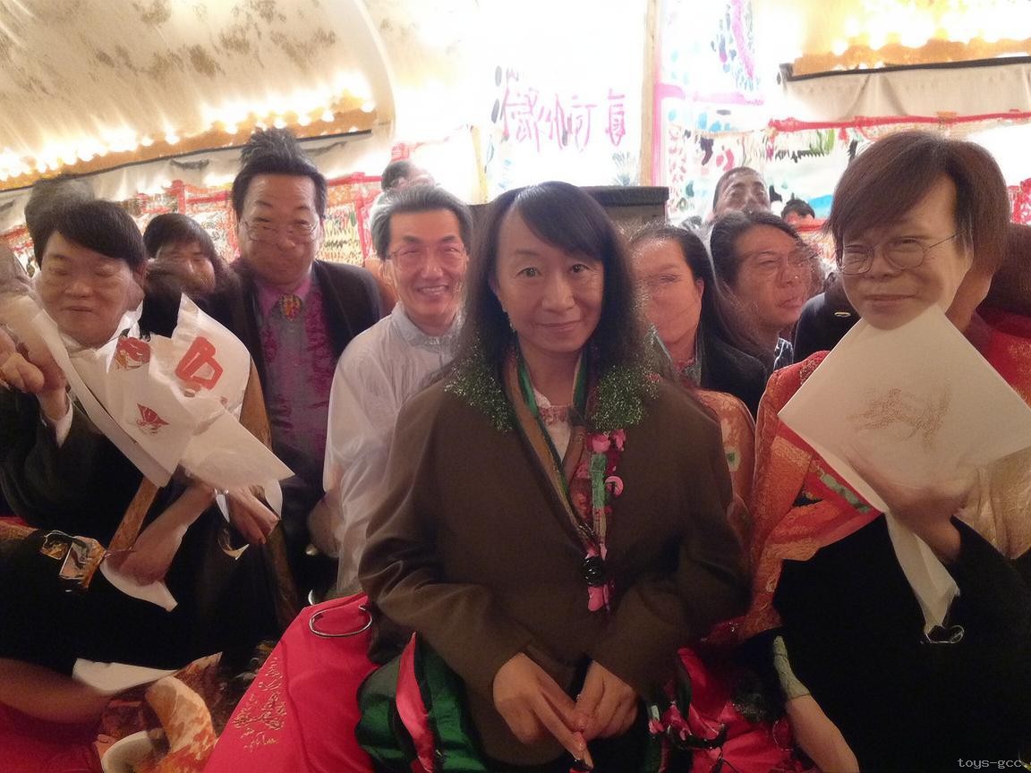 北理工学位服酷似“结界兽”穿搭指南